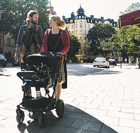 Familie mit Kinderwagen