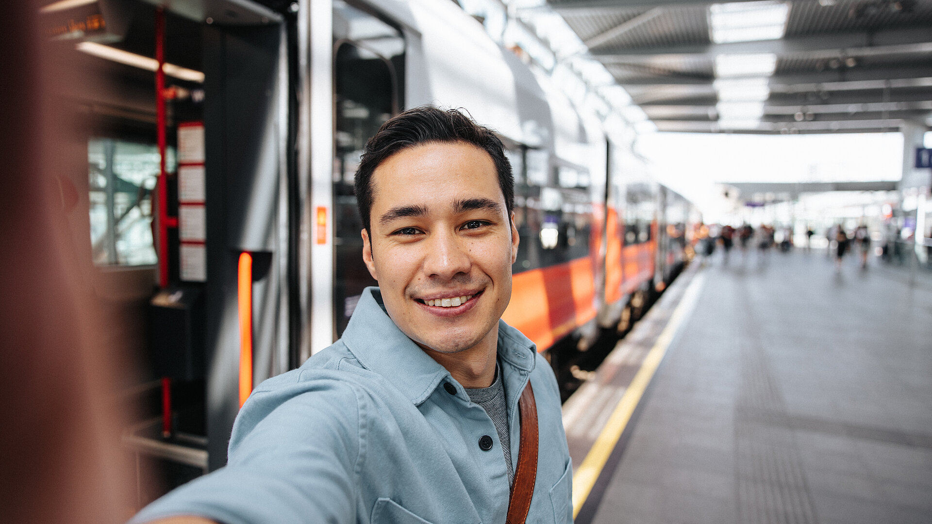 Person at Bahnhof 
